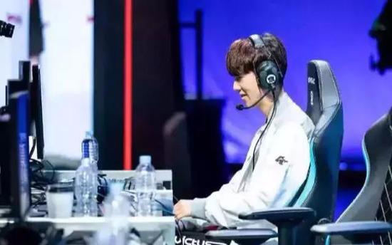法丹阵容成形！A队三人组正式加盟Vitality