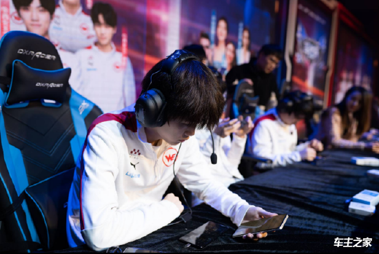 电竞比分官宣：Astralis正式签下HooXi